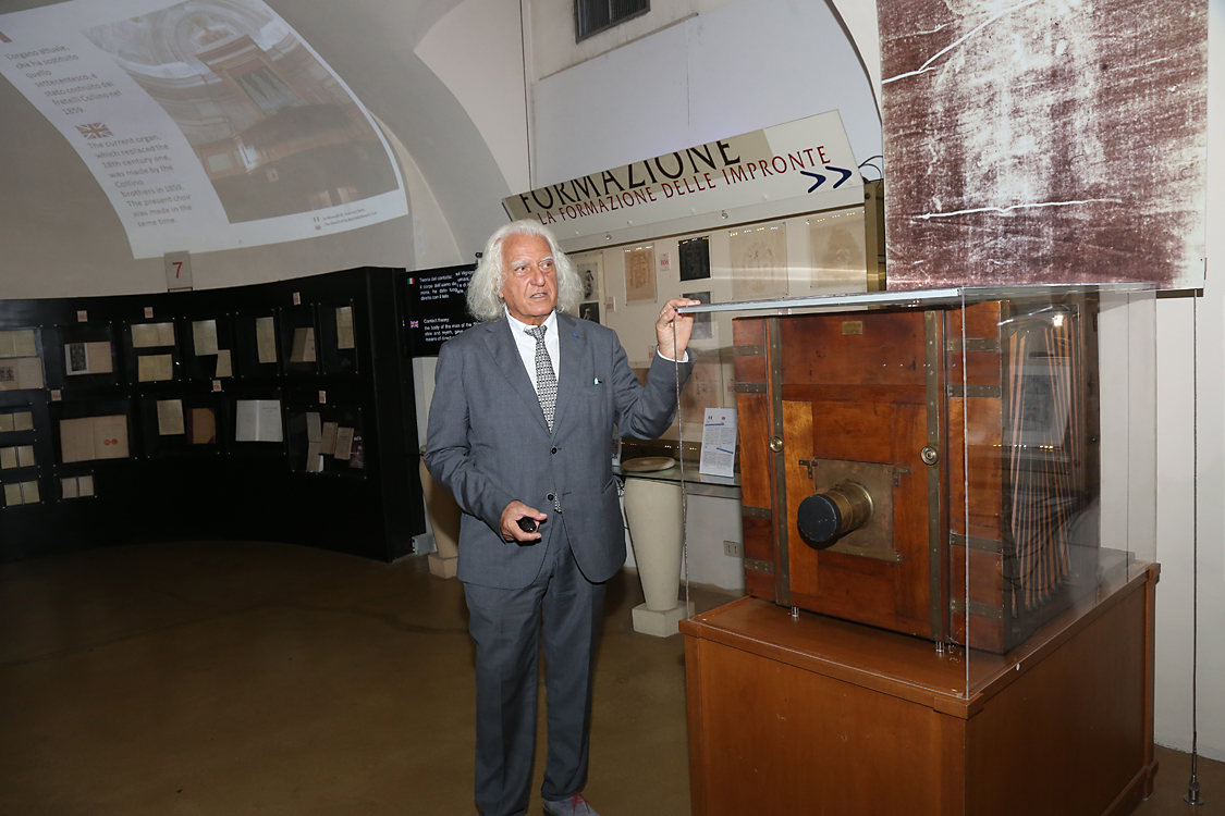 Restauri Santo Sudario - Museo della Sindone_037.jpg